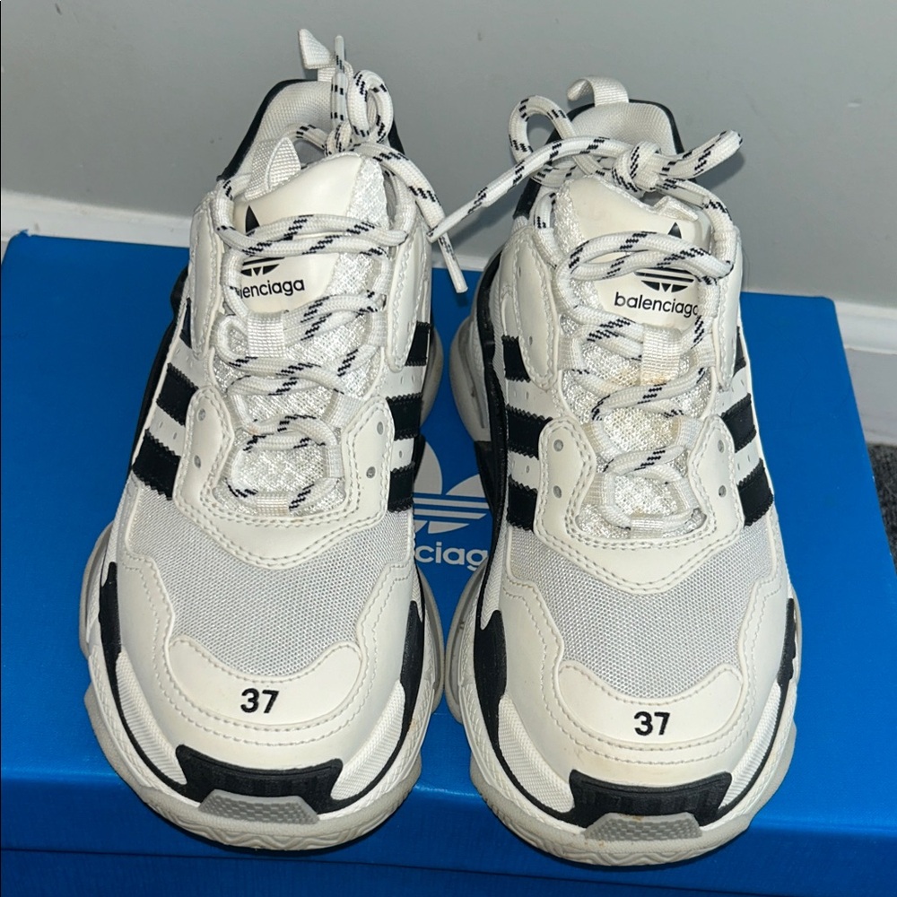 Balenciaga Cream and Black Athletic Shoes - Picture 3 of 8